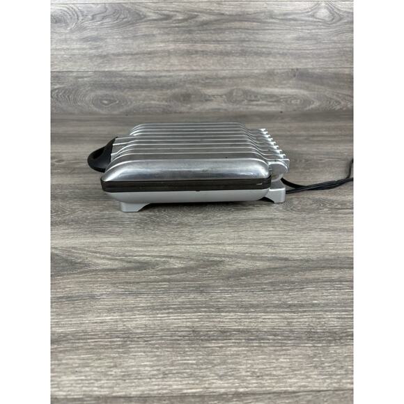 VillaWare Uno Belgian Waffle Maker Classic 4 Square 2001 1200 Watts 120V -Tested - Picture 6 of 11